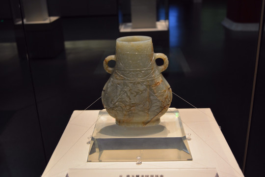 元 青玉翼龙纹双耳壶