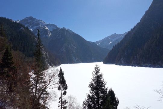 冬天 雪山 冰湖
