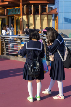 日本女中学生 东京迪士尼