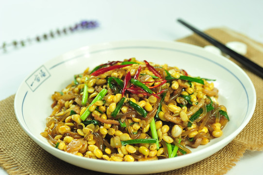 黄豆嘴炒粉条