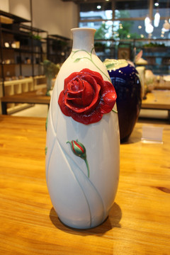 玫瑰陶瓷花瓶