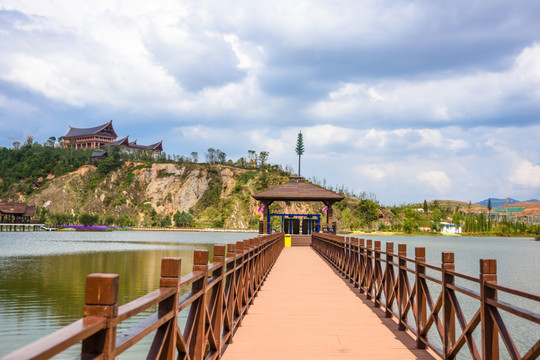 长廊浮桥古滇王国湿地公园