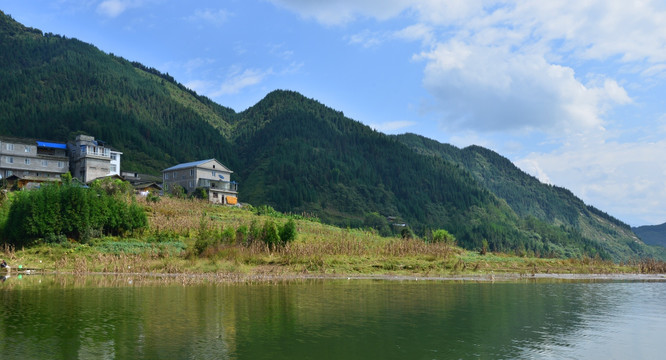 雅女湖