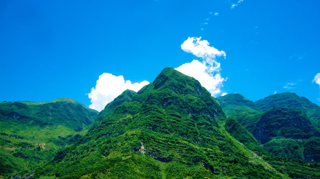 大山 青山 山尖