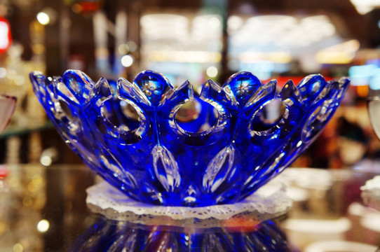 蓝色玻璃果盘