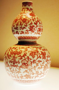 清康熙釉里红折枝花果纹葫芦瓶