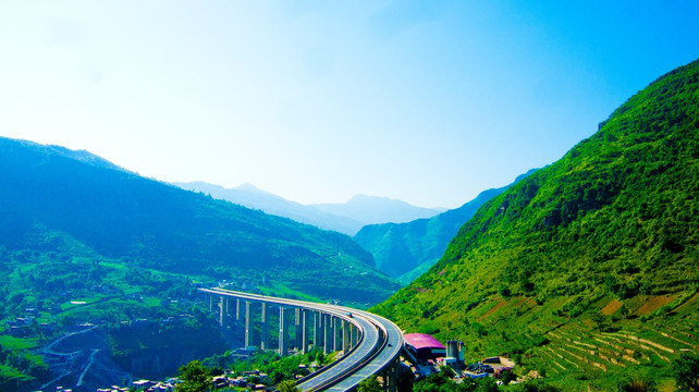 高架桥 山村