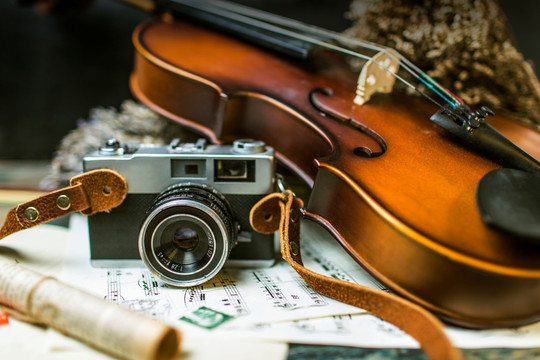 相机和小提琴
