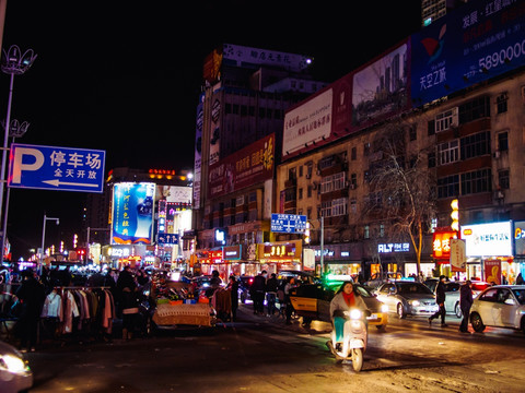 城市繁忙商业区夜景 新乡夜景