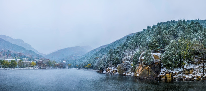 泰山黑龙潭水库雪景