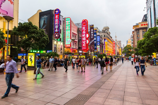 上海南京西路步行街夜景