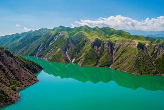 新疆高山湖泊