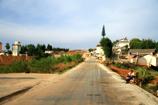 公路边的村寨