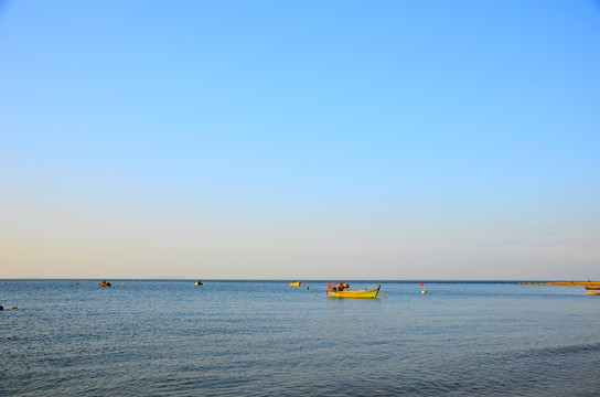 海边 渔船