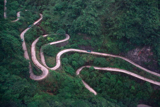山路十八弯