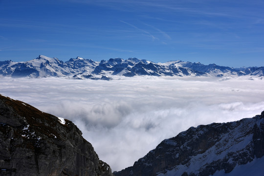 阿尔卑斯山雪原云海风光