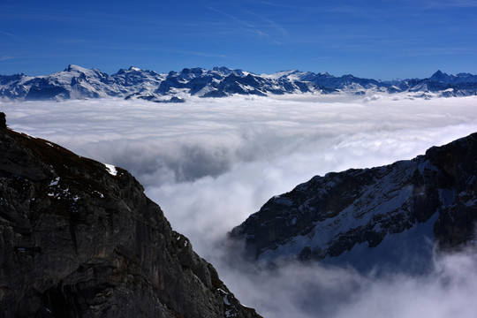 阿尔卑斯山雪原云海风光