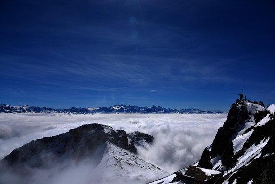 阿尔卑斯山雪原云海风光