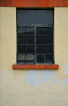 老式墙壁 钢窗