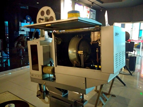 珠江牌35毫米电影放映机