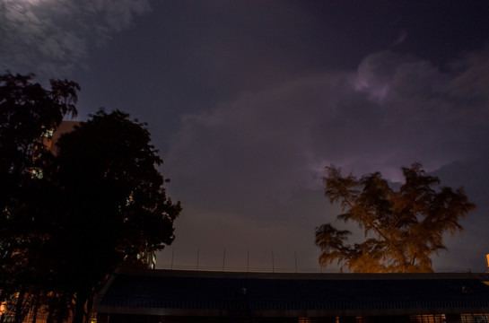 操场雷雨天空夜景延时拍摄