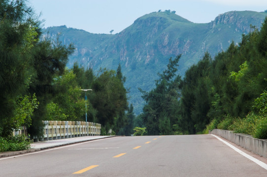 中国第一滩滨海大道虎头山大路