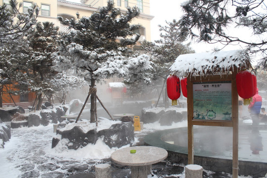 温泉雪景