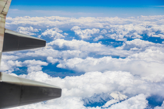 飞机上的拍摄云海