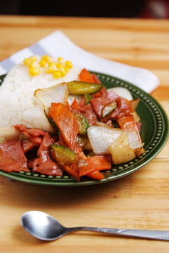 洋葱炒肉饭