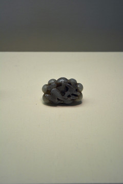 元代鹊啄鹅饰件