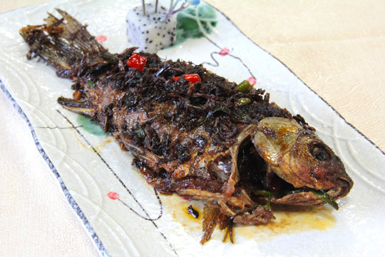 梅干菜鲫鱼