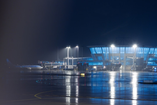 夜雨中的首尔仁川机场