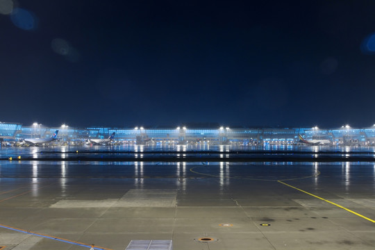 夜雨中的首尔仁川机场