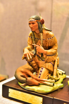 美国瓷塑印第安人像