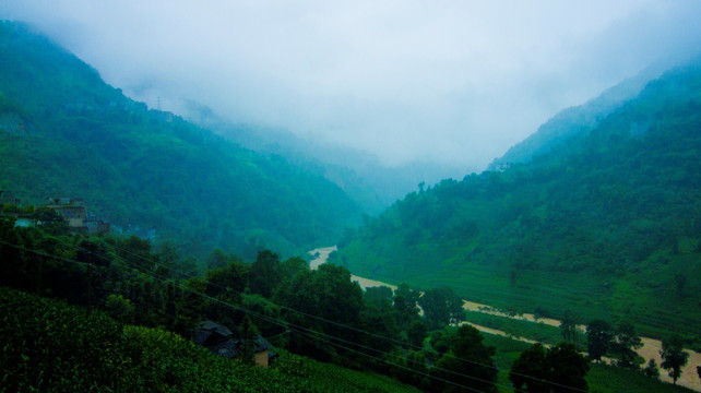 山村 河流