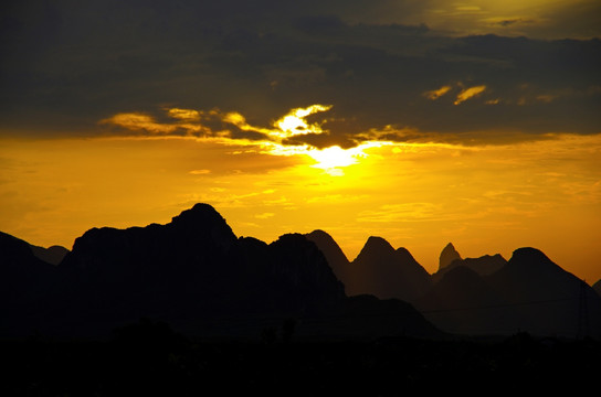 山 远山