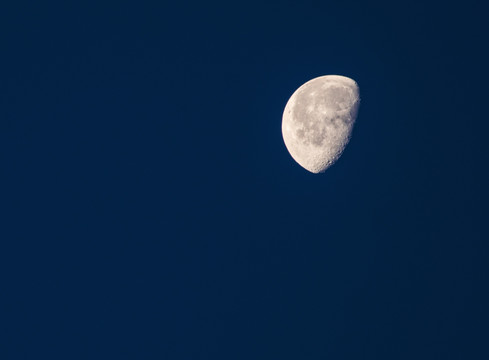 半个月亮