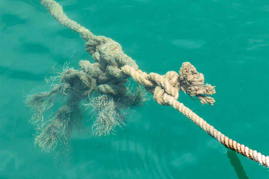 水中的绳子