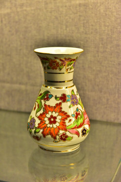 土耳其描金瓷花瓶