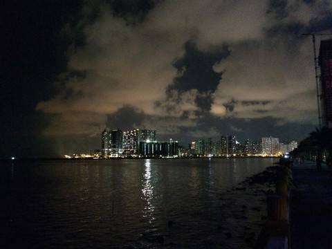 海滨夜色