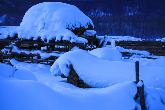 喀纳斯阿勒泰山区禾木雪景