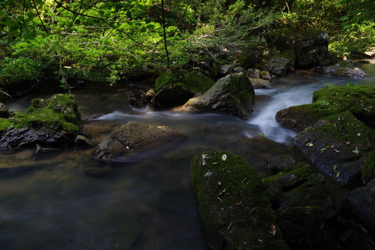 山涧溪流