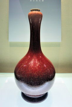 清代霁红釉蒜头瓶