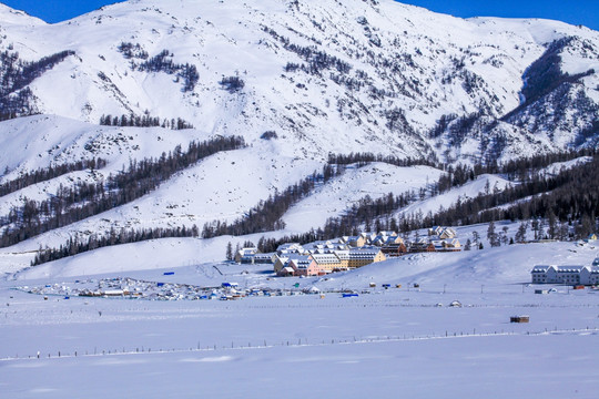 喀纳斯阿勒泰山区禾木雪景