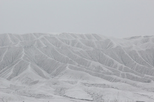 新疆叶城山的雪景