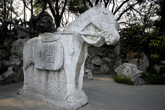 石兽雕塑 石马