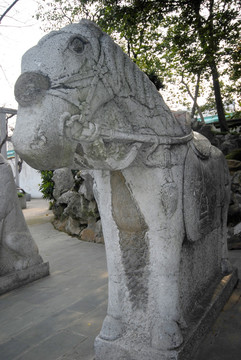 石兽雕塑 石马