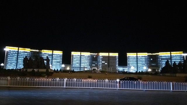 鄂尔多斯市政府夜景
