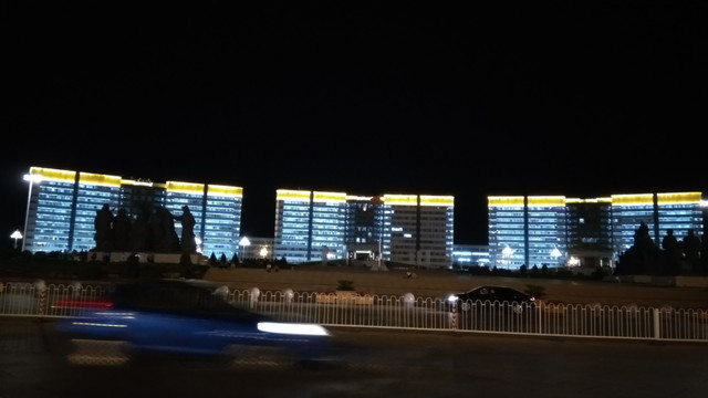 鄂尔多斯市政府夜景
