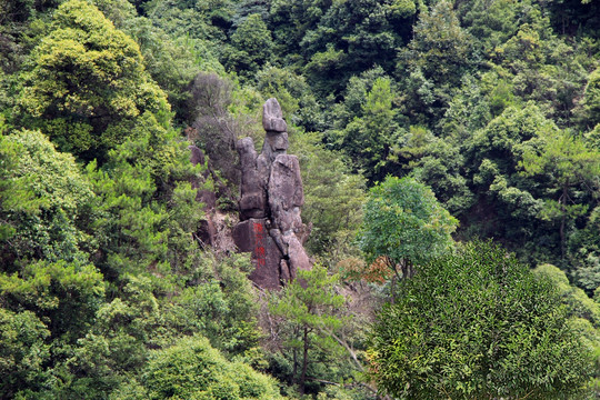 翠竹洋火山口奇观 仙人顶石